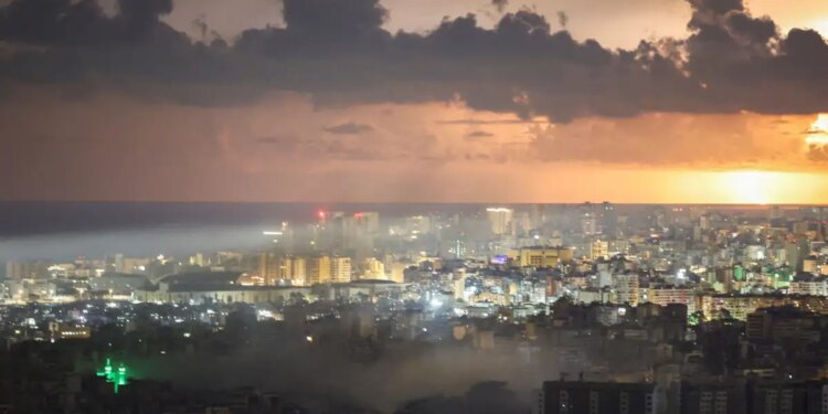 Ιράν σε Τραμπ: «Μην αποκαλείς την ήττα, συμφωνία» - Επίθεση με drone σε δεξαμενή καύσιμων στο αεροδρόμιο του Κουβέιτ - Ιρανικές βόμβες διασποράς στο Ισραήλ