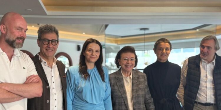 Λίνα Μενδώνη: Συνάντηση με τη Ζιλιέτ Μπινός – Στο επίκεντρο τα ευρωπαϊκά βραβεία κινηματογράφου στην Αθήνα