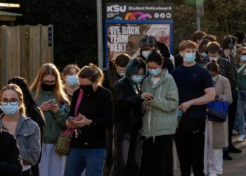 Συναγερμός στη Βρετανία: Αυξήθηκαν σε 27 τα κρούσματα μηνιγγίτιδας - Σε εξέλιξη μεγάλη εκστρατεία εμβολιασμού