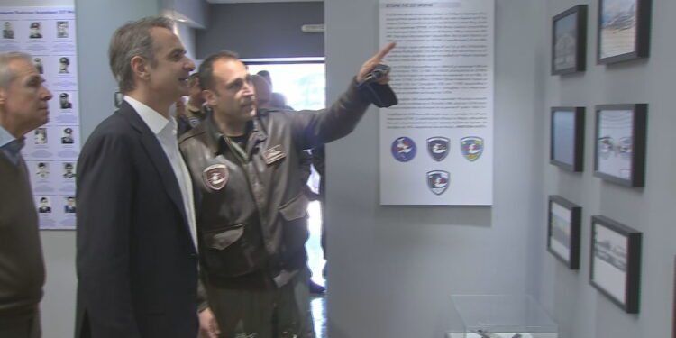 Μητσοτάκης από Κέντρο Επιχειρήσεων Λάρισας: Εμπιστοσύνη στις Ένοπλες Δυνάμεις – Η «Ασπίδα του Αχιλλέα» θα παρέχει απόλυτη αμυντική ασφάλεια