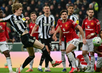 Νιουκάστλ άντεξε με 10 παίκτες και πήρε τεράστια νίκη επί της Μάντσεστερ Γιουνάιτεντ - www.ertsports.gr