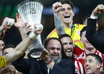 Τα χρόνια πολλά του Footmercato στον Ολυμπιακό και η αποθέωση στον Βαγγέλη Μαρινάκη - www.ertsports.gr