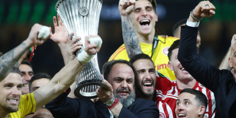 Τα χρόνια πολλά του Footmercato στον Ολυμπιακό και η αποθέωση στον Βαγγέλη Μαρινάκη - www.ertsports.gr