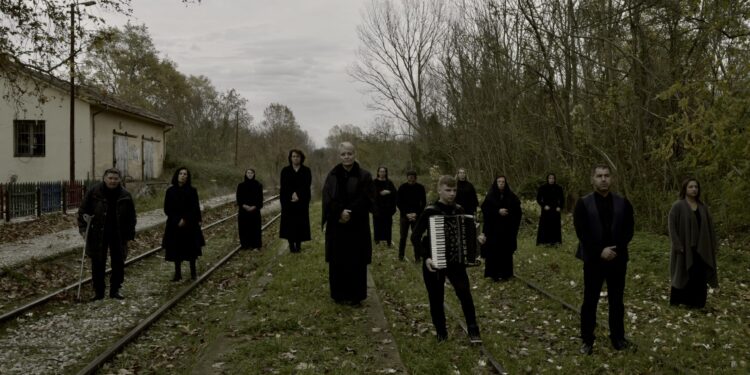 «Βαγόνια στη Βροχή»: Μια ταινία για τον εκτοπισμό και την ταυτότητα στα Βαλκάνια, στο 28ο ΦΝΘ