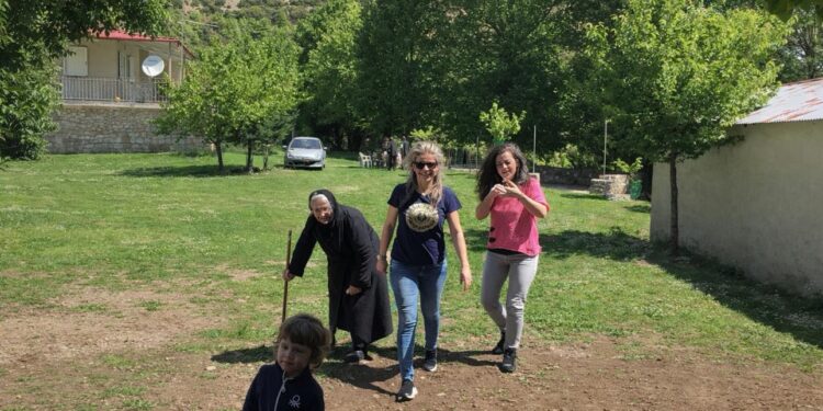 Παγκόσμια Ημέρα της Γυναίκας: Η ανεκτίμητη προσφορά των γυναικών, μέσα από την ιστορία της γιαγιάς Κωνστάντως