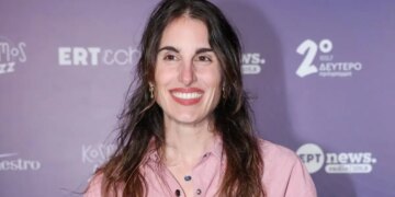 Η Παυλίνα Βουλγαράκη δημοσίευσε βίντεο που τραγουδάει στην 7 μηνών κόρη της