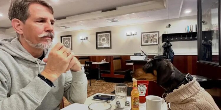 Η φωτογραφία που ανέβασε η Μαρί Σαντάλ με τον άντρα της και τον σκύλο τους