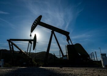 Σε κινούμενη άμμο η αγορά πετρελαίου