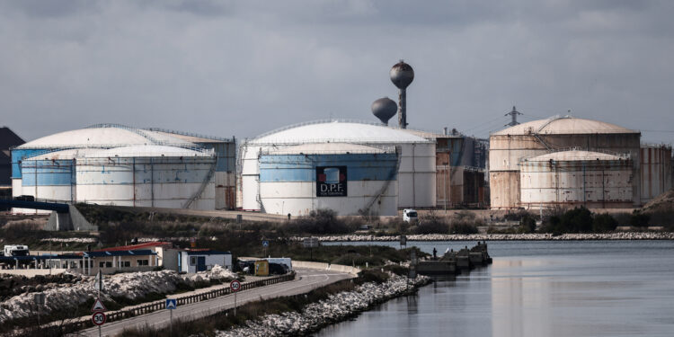 Πετρέλαιο: Παραμένουν οι υψηλές τιμές καθώς μαίνεται ο πόλεμος στο Ιράν