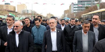 Ο Πεζεσκιάν βγήκε στους δρόμους της Τεχεράνης κατά τη διάρκεια της διαδήλωσης - Δείτε βίντεο