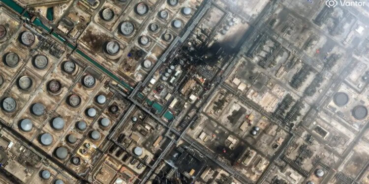 Σαουδική Αραβία: Στοχοποιήθηκε ξανά το μεγαλύτερο διυλιστήριο της Aramco