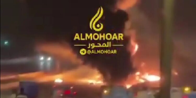 Χτυπήθηκε η πρεσβεία των ΗΠΑ στη Σαουδική Αραβία, εκρήξεις και φωτιά στο κτίριο