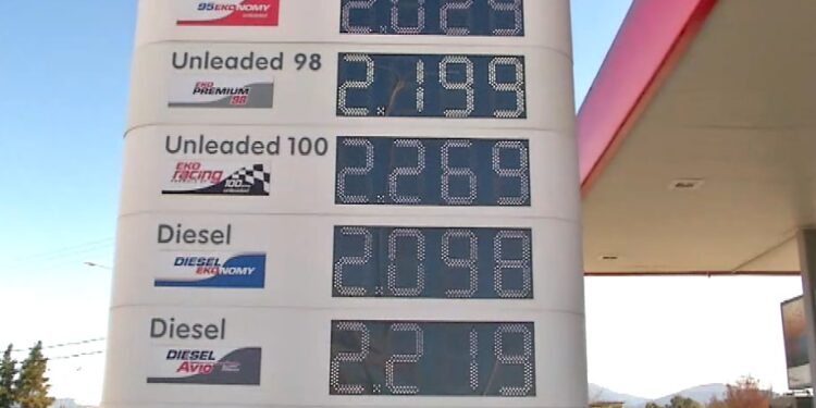 Αμείωτο το ράλι στις τιμές των καυσίμων: Πάνω από 2 ευρώ στη Θεσσαλονίκη η αμόλυβδη, «καίει» το ντίζελ