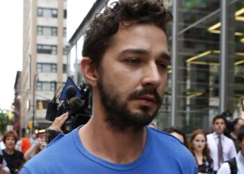 Ο Shia LaBeouf φώναζε σε μία γυναίκα στη Ρώμη κι ύστερα ούρλιαζε μόνος στον δρόμο