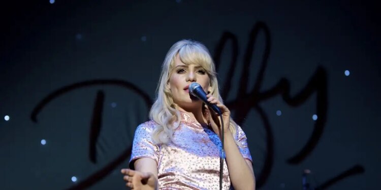 Τη νάρκωσαν, την πήγαν στο εξωτερικό, τη βίασαν και την κράτησαν αιχμάλωτη – Τώρα η ιστορία της γίνεται ντοκιμαντέρ