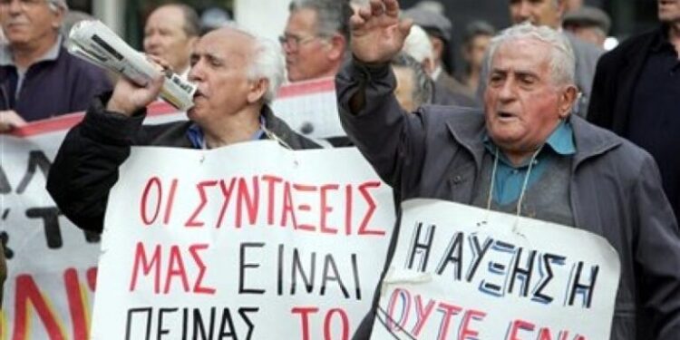 Πανελλαδική συγκέντρωση των συνταξιούχων σήμερα στις 12 το μεσημέρι στο Σύνταγμα και πορεία στο Μαξίμου