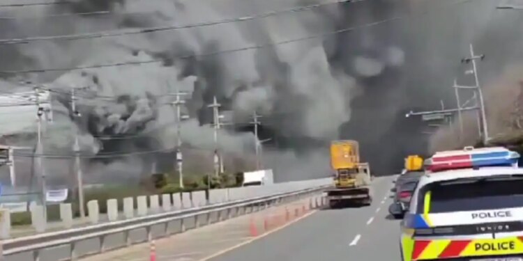 Νότια Κορέα: 10 νεκροί και 60 τραυματίες από φωτιά σε εργοστάσιο κατασκευής ανταλλακτικών αυτοκινήτων