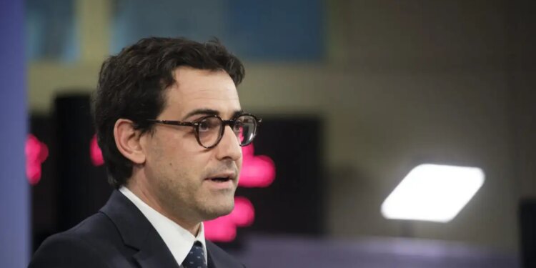 Προειδοποίει ο ευρωπαίος επίτροπος τον Τραμπ: «Απειλές κατά Σάντσεθ, αποτελεί εξ ορισμού απειλή κατά της ΕΕ»