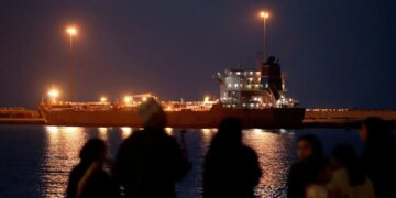 Το Ιράν με τις απειλές στα Στενά του Ορμούζ μετατρέπει τη γεωγραφία σε παγκόσμιο οικονομικό όπλο και το θαλάσσιο δρόμο σε ναρκοπέδιο