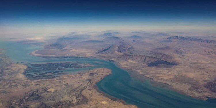 Στενά του Ορμούζ: Μειώθηκαν κατά 95% τα πλοία στην περιοχή - Αλλάζουν πορεία υπό τον φόβο επιθέσεων