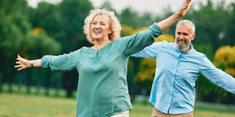 11 καθημερινές ασκήσεις χαμηλής έντασης για κινητικότητα και ευλυγισία μετά τα 50