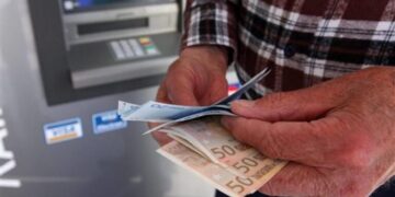 Συντάξεις Απριλίου: Νωρίτερα η καταβολή τους λόγω της 25ης Μαρτίου