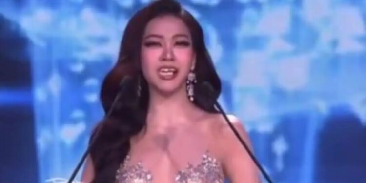 Miss Grand Thailand 2026: Η στιγμή που πέφτουν τα ψεύτικα δόντια υποψήφιας ενώ βρισκόταν στη σκηνή- Δείτε βίντεο