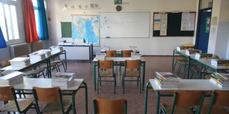 Πανελλαδική στάση εργασίας σε δημοτικά και νηπιαγωγεία σήμερα για τον θάνατο της εκπαιδευτικού στη Θεσσαλονίκη