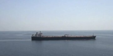 Το Ιράν ανακοίνωσε ότι χτύπησε αμερικανικό δεξαμενόπλοιο στον Κόλπο - Έχει πιάσει φωτιά