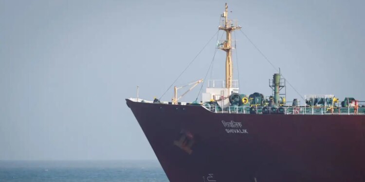 Λευκός Οίκος: Πετρελαιοφόρα αρχίζουν με μικρή ροή να διασχίζουν τα Στενά του Ορμούζ