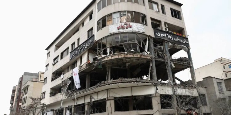 Τεχεράνη: Πύραυλος χτύπησε κτίριο του Al Araby TV και σταμάτησε ζωντανή μετάδοση - 10 τραυματίες και εκτεταμένες ζημιές