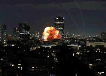Πύραυλοι του Ιράν κατευθύνονται προς το Ισραήλ, ηχούν ξανά οι σειρήνες
