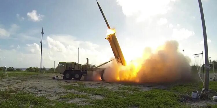 Ο Τραμπ έκανε «χρυσές» πωλήσεις όπλων σε Ηνωμένα Αραβικά Εμιράτα, Κουβέιτ και Ιορδανία