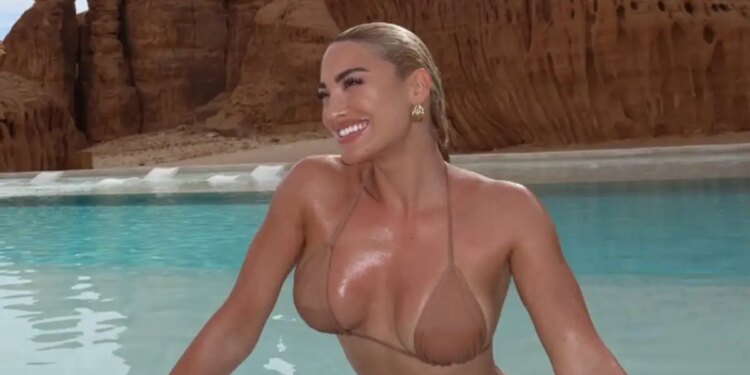 Η πανέμορφη ανθοδέσμη που της έστειλε ο σύντροφός της γιατί ακύρωσε τα σημερινά τους πλάνα