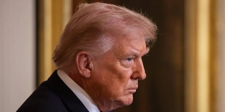 Τραμπ: «Με τον έναν ή τον άλλο τρόπο, σύντομα θα ανοίξουμε τα Στενά του Ορμούζ» - Το κάλεσμα σε Βρετανία και Κίνα