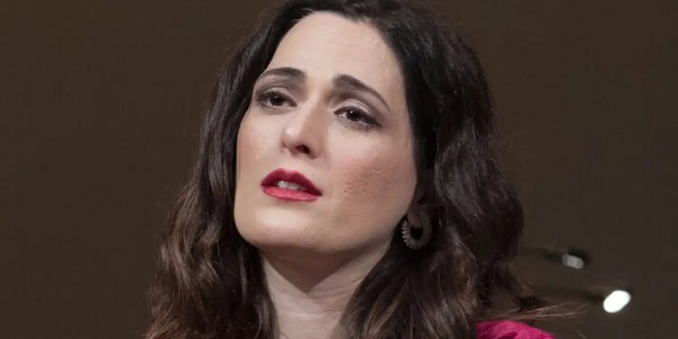 Η τέχνη δεν οφείλει τίποτα σε κανέναν, εμείς οφείλουμε να την αφήνουμε ελεύθερη