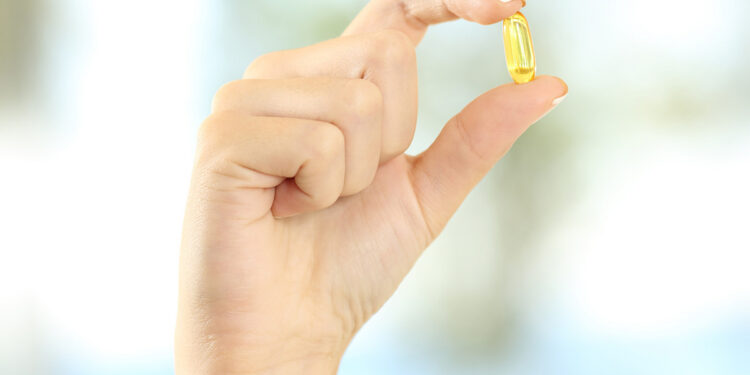 Βιταμίνες D και Β12: Πόσο συχνή είναι η έλλειψή τους από τον οργανισμό μας και γιατί είναι επικίνδυνη η ανεξέλεγκτη λήψη τους