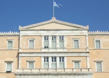 Βουλή: Κύρωση των συμβάσεων με Chevron και Helleniq για υδρογονάνθρακες σε Πελοπόννησο και Κρήτη (live)