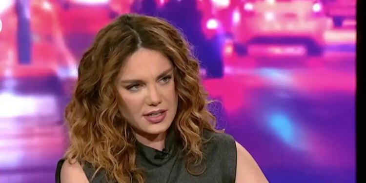 «Ερωτεύτηκα κάποιον που είχε σχέση με άλλη και μου το είπαν μετά»