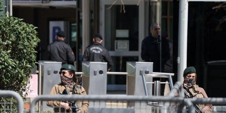 Τουρκία: Συνελήφθη για διαφθορά ο επικεφαλής της αντιπολίτευσης στην Άγκυρα