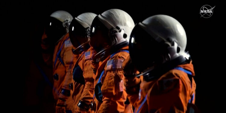 Σε τροχιά εκτόξευσης η Artemis II – Το στοίχημα της NASA για επιστροφή στη Σελήνη