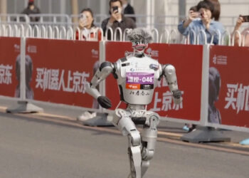 Πεκίνο: Όταν ο ημιμαραθώνιος γίνεται πίστα δοκιμών για ανθρωποειδή ρομπότ