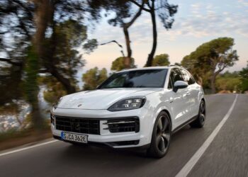 Όλα όσα γνωρίζουμε για τη νέα υβριδική Porsche Cayenne