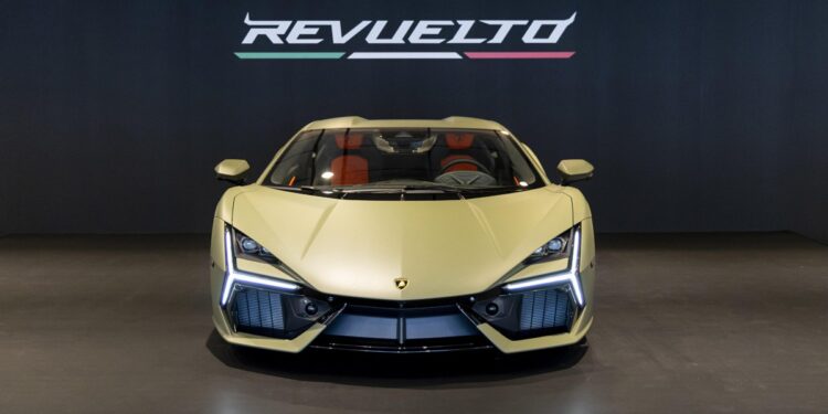 Η Lamborghini Revuelto σύντομα και SV