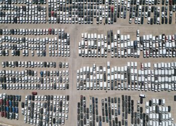 Πάει… σφαίρα η αγορά του αυτοκινήτου στην Ελλάδα