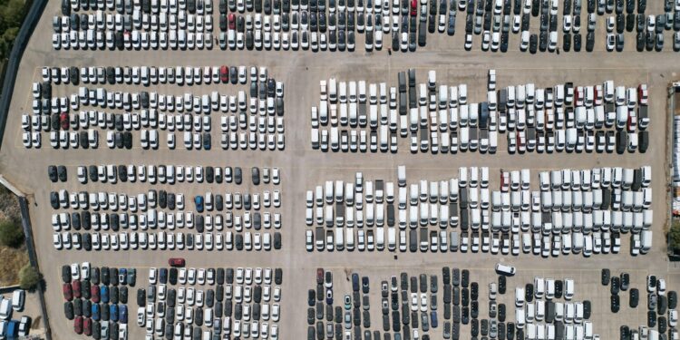 Πάει… σφαίρα η αγορά του αυτοκινήτου στην Ελλάδα