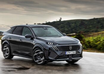 Δοκιμή: Peugeot E-3008 Dual Motor