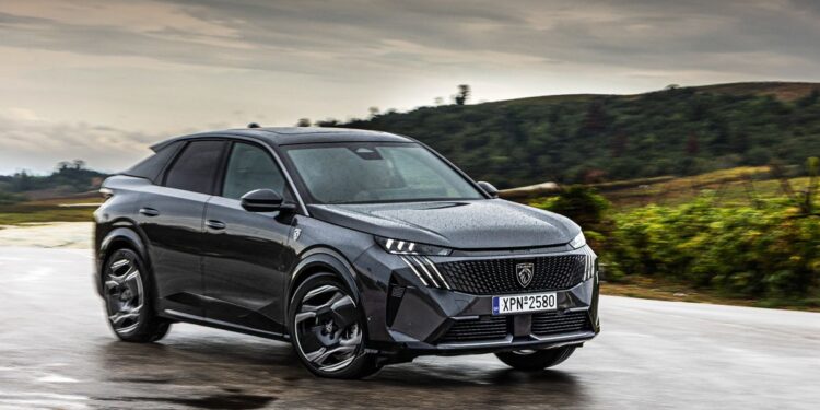 Δοκιμή: Peugeot E-3008 Dual Motor