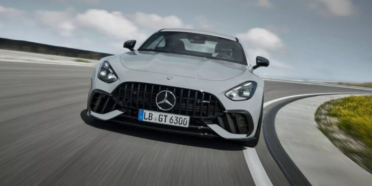 Mercedes: Η AMG GT 63 Pro δεν «κλέβει» πελάτες από την Porsche