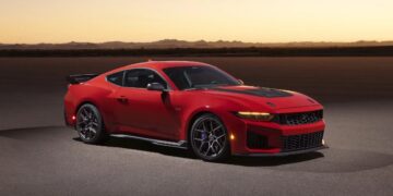 Άνοιξαν οι παραγγελίες για τη Ford Mustang Dark Horse με τον κομπρέσορα (+video)